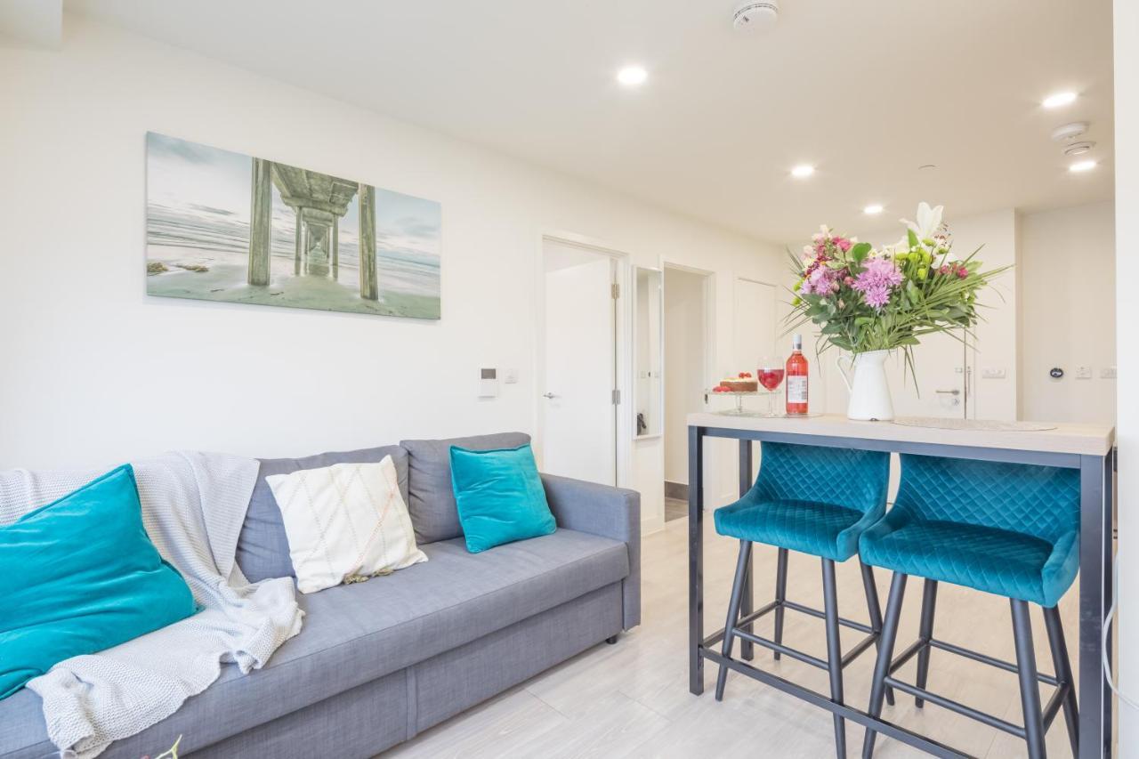 Centre Relocators And Family By O & J Real Estate * Bedford